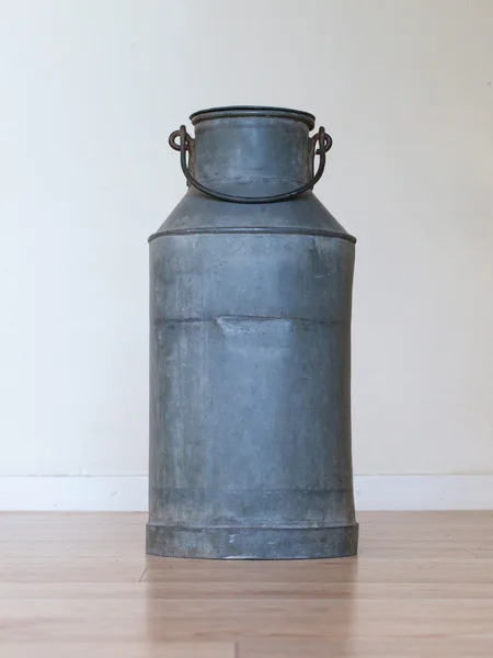 Old metal milk can — Stock Photo, Image