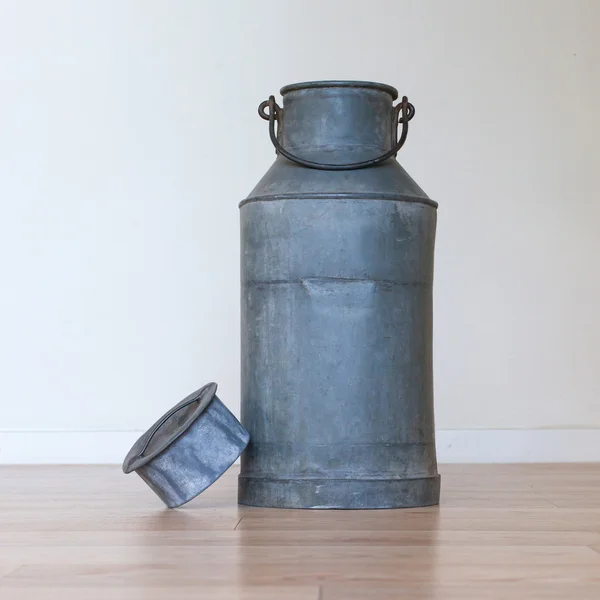 Old metal milk can — Stock Photo, Image