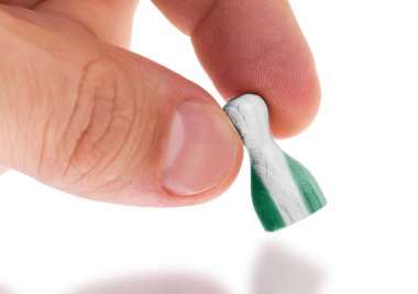ahşap rehin tutan el, resim yapmak, seçici odak bayrak