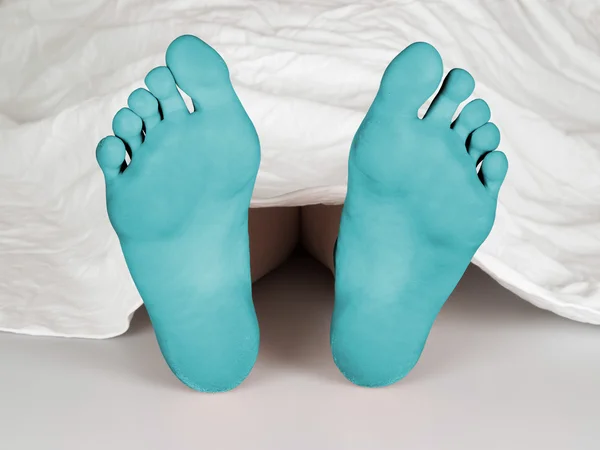 Body under sheet — Stock Photo, Image