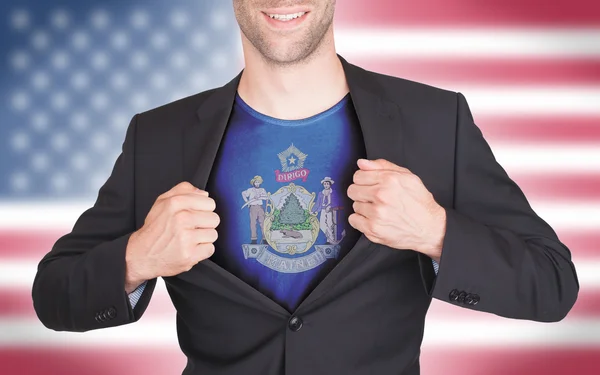 Hombre de negocios abriendo traje para revelar camisa con bandera estatal — Foto de Stock