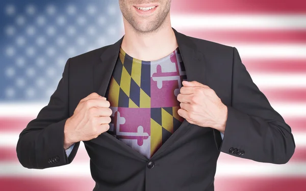 Hombre de negocios abriendo traje para revelar camisa con bandera estatal — Foto de Stock