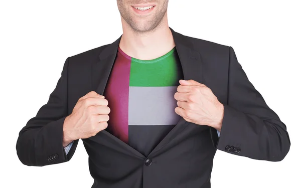 Hombre de negocios abriendo traje para revelar camisa con bandera — Foto de Stock