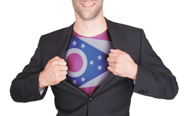 Бизнесмен в костюме открытия, чтобы показать рубашку с флагом штата — стоковое фото
