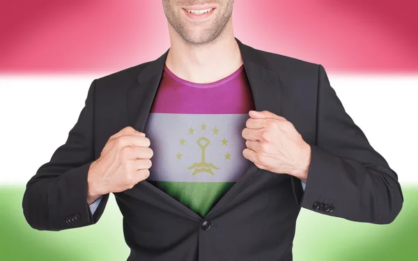 Hombre de negocios abriendo traje para revelar camisa con bandera — Foto de Stock