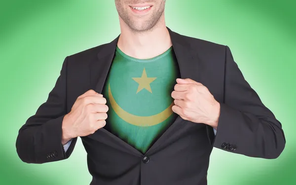 Zakenman opening pak te onthullen shirt met vlag — Stockfoto