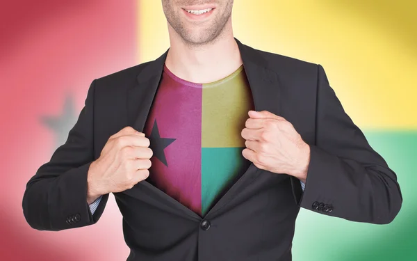 Hombre de negocios abriendo traje para revelar camisa con bandera —  Fotos de Stock