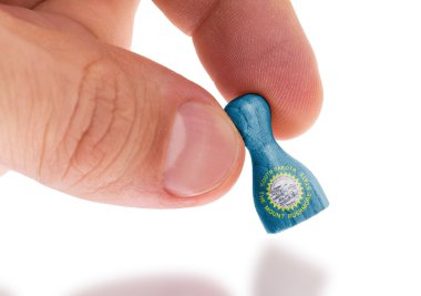ahşap rehin tutan el, resim yapmak, seçici odak bayrak