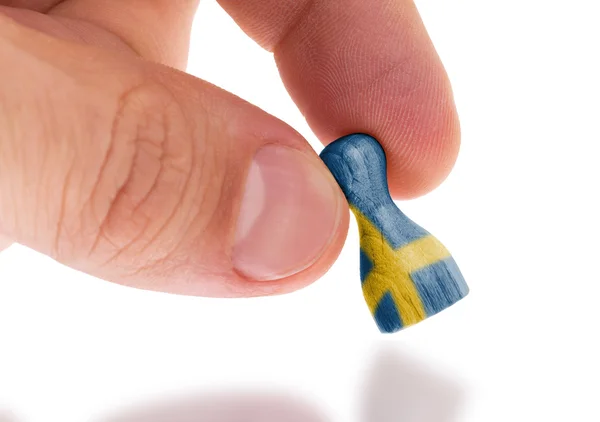 Hand som håller trä bonde, flagga målning, selektiv fokus — Stockfoto