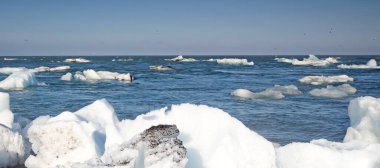 Atlantik Okyanusu 'nda yüzen buzdağları Elmas Sahili - İzlanda)