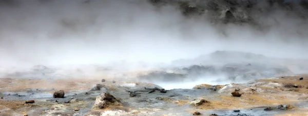 Gőzölgő Fumarol Észak Izlandi Hverir Namafjall Geotermikus Területén — Stock Fotó