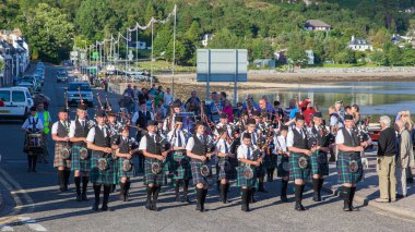 Ullapool, İskoçya - 17 Temmuz: Yerel highland törende bagpipes'