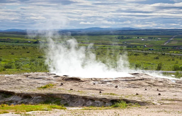 Primavera Geysir Com Vapor Islândia Área Natural Fonte Termal Horário — Fotografia de Stock