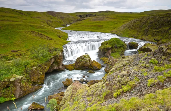 スコガフォスの滝の前のスコガ川 アイスランド — ストック写真