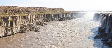 Büyük Selfoss Şelalesi, İzlanda 'nın kuzeydoğusunda.
