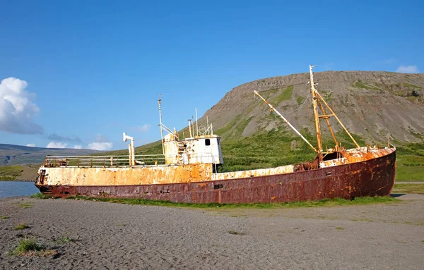 Starý Rezavý Vrak Lodi Westfjordu Severozápadní Island — Stock fotografie