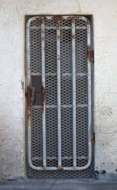 Grunge asma kilit ve eski metal kapı, İzlanda