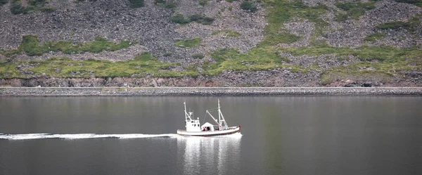 Piccola Vecchia Barca Pesca Fiordo Islandese Westfjords — Foto Stock