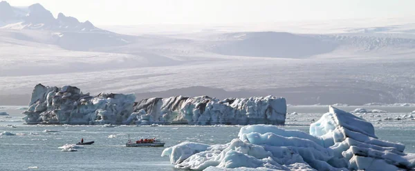 Icebergs Flutuam Lagoa Glaciar Jokulsarlon Islândia Sul — Fotografia de Stock