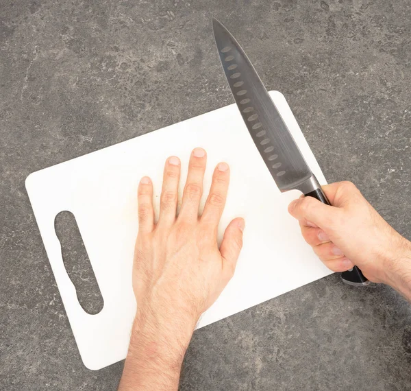 Schneiden Der Finger Mit Dem Messer Vorbereitung Isoliert Auf Weiß — Stockfoto