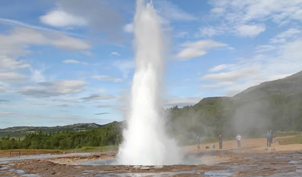 Geysir Zlanda Temmuz 2021 Zlanda Sıcak Buharla Patlayan Gayzer Strokkur — Stok fotoğraf