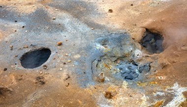 Kuzey İzlanda 'da Hver, Namafjall' ın jeotermal bölgesinde dumanı tüten fümerol