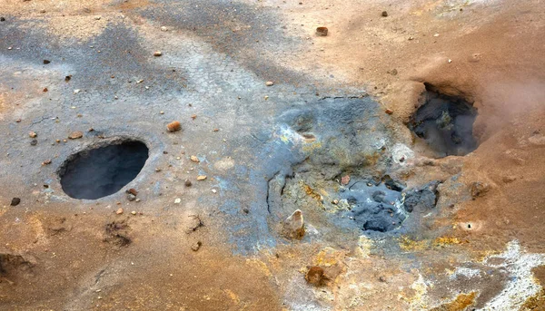 Kuzey İzlanda 'da Hver, Namafjall' ın jeotermal bölgesinde dumanı tüten fümerol