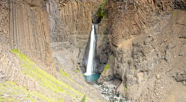 Litlanesfoss Uma Pequena Cachoeira Muito Bonita Islândia Esculpida Rochas Basalto — Fotografia de Stock