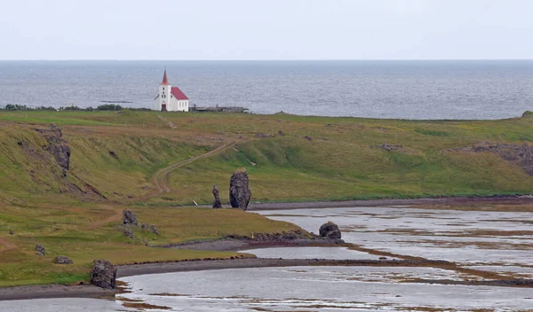 Pequeña Iglesia Norte Islandia Cerca Del Océano Atlántico — Foto de Stock