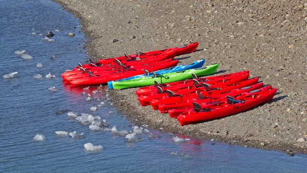 Över Röda Kanoter Rad Jokulsarlon Island — Stockfoto