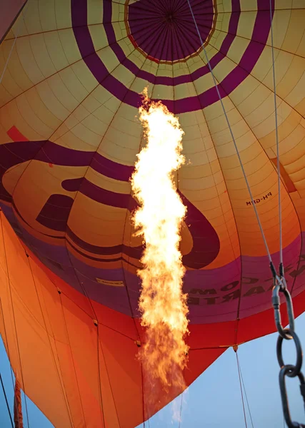 2021年7月19日のオランダの旅 熱気球の中 バルーニングはオランダで成長しているビジネスです — ストック写真