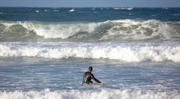 Surfista Practicando Sus Habilidades Océano Atlántico Lanzarote España —  Fotos de Stock