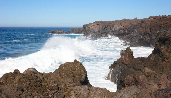 Stora Vågor Som Kraschar Lanzarotes Kust Kanarieöarna Spanien — Stockfoto