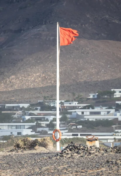 Aviso Bandeira Vermelha Praia Espanha Lanzarote — Fotografia de Stock