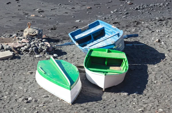 Zöld Lagúna Golfo Halászhajók Strandon Lanzarote Spanyolország — Stock Fotó