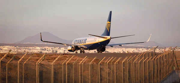西班牙兰萨罗特 2022年1月4日 波音737 800从兰萨罗特机场起飞 — 图库照片