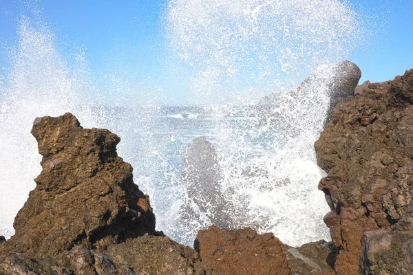 Ondas Enormes Batendo Costa Lanzarote Ilhas Canárias Espanha — Fotografia de Stock