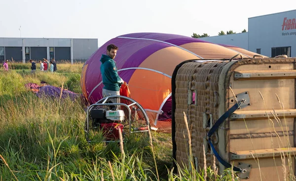 Joure Netherlands July 2021 Adult Man Filling Hot Air Balloon — Stock Photo, Image