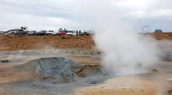 Hverir Iceland August 2021 Parking Steaming Fumarole Geothermal Area Hverir — Stock Photo, Image