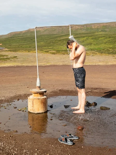 Homme Maillot Bain Douchant Douche Près Krafla Islande — Photo