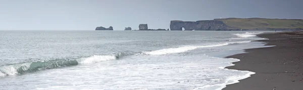 Schwarzer Sandstrand Bei Vik Island — Stockfoto