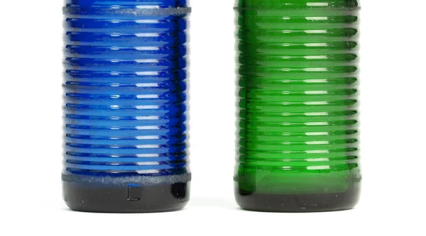 Teil Zweier Sehr Alter Blauer Und Grüner Sodaglasflaschen Isoliert Auf — Stockfoto