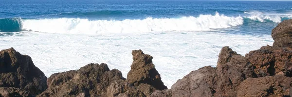 Obrovské Vlny Zřítily Pobřeží Lanzarote Kanárské Ostrovy Španělsko — Stock fotografie