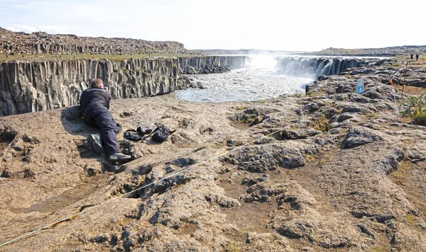 Dettifoss Islandia Agosto 2021 Turistas Extranjeros Ignorando Las Fronteras Establecidas —  Fotos de Stock