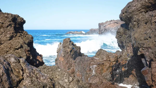 Obrovské Vlny Zřítily Pobřeží Lanzarote Kanárské Ostrovy Španělsko — Stock fotografie