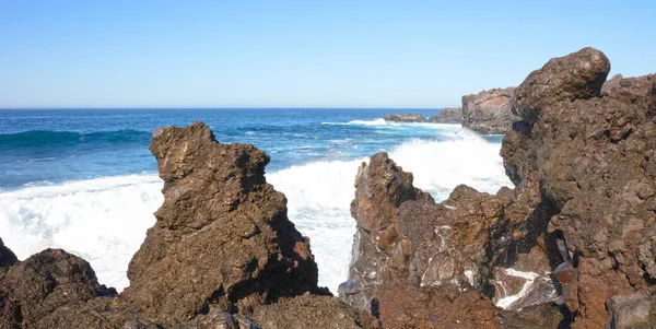 Ondas Enormes Batendo Costa Lanzarote Ilhas Canárias Espanha — Fotografia de Stock