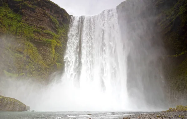 Spektakularny Wodospad Skogafoss Położony Południu Islandii — Zdjęcie stockowe