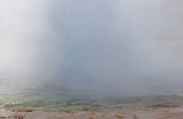 Wybuch Strokkur Geyser Poranne Słońce Islandii — Zdjęcie stockowe