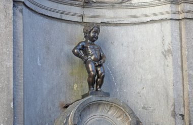 mannekin PIS idrar erkek ünlü heykeli Belçika Brüksel'da.