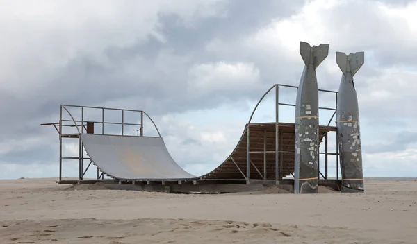 Skatebord Halfpipe Beach Netherlands — стокове фото